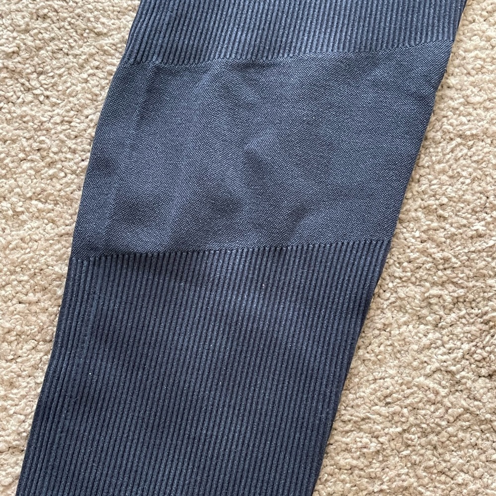 NWOT Ribbed leggings Vici, Mono B, large - Picture 5 of 6